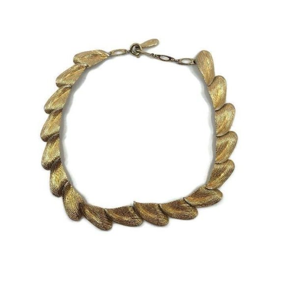 Vintage Brushed Gold Necklace & Earrings - Picture 8 of 8